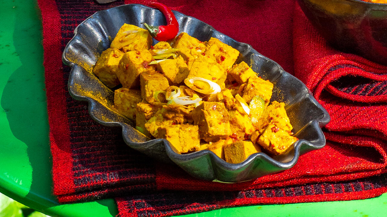 Auch mit Curry lässt sich eine leckere Tofumarinade zaubern.