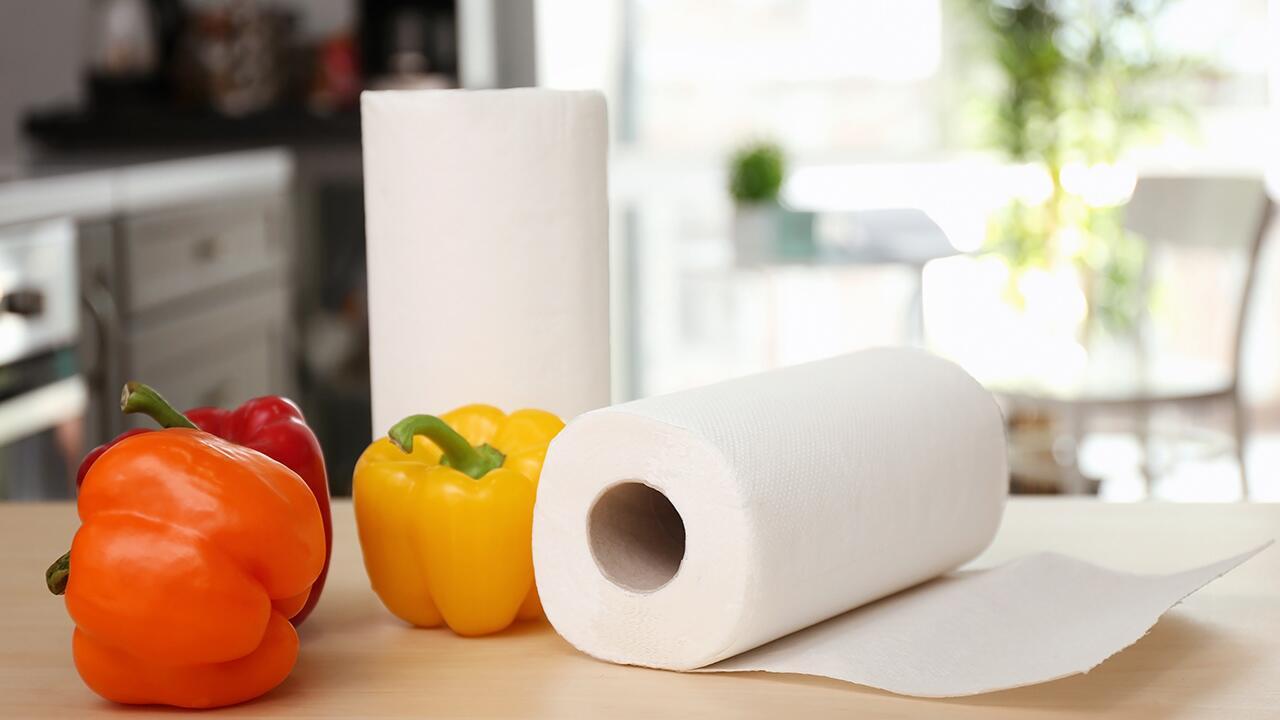 Ohnehin etwas überflüssig, und wenn, dann kein Fall fürs Altpapier: Küchenrolle. Ohnehin etwas überflüssig, und wenn, dann kein Fall fürs Altpapier: Küchenrolle.