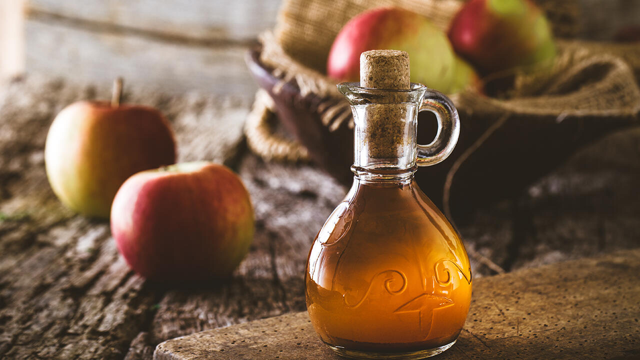 Apfelessig ist gesund und die von uns untersuchten Produkte waren frei von Problemstoffen. Apfelessig ist gesund und die von uns untersuchten Produkte waren frei von Problemstoffen.