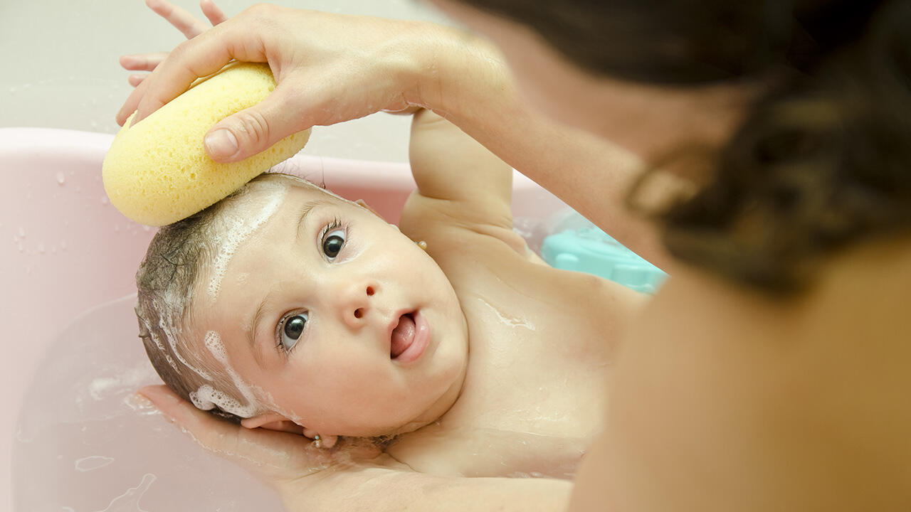Baby-Waschgele und Baby-Waschlotionen im Test: Wir haben 20 Produkte prüfen lassen.
