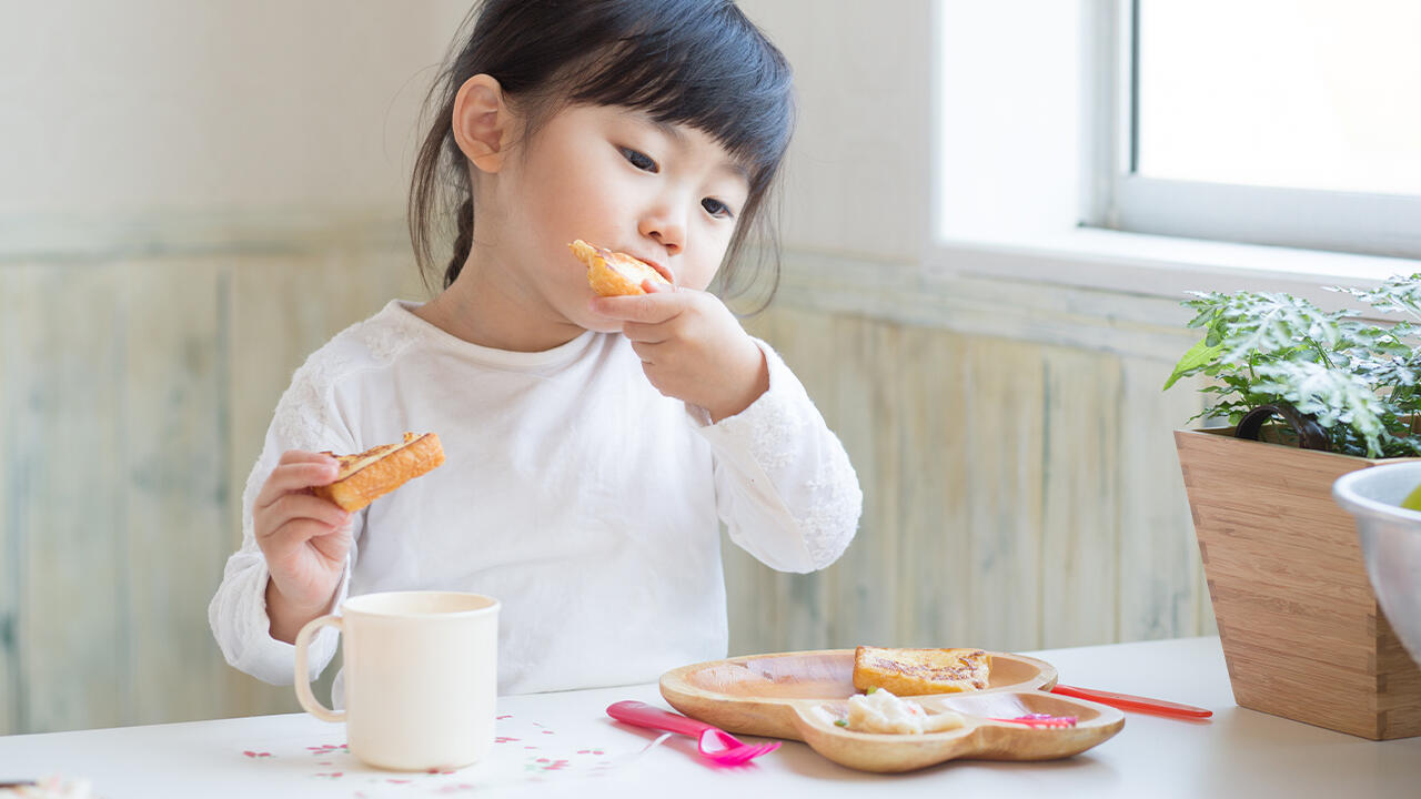 Essen und Trinken: Viele Eltern kaufen für ihre Kinder Melamingeschirr. Essen und Trinken: Viele Eltern kaufen für ihre Kinder Melamingeschirr.