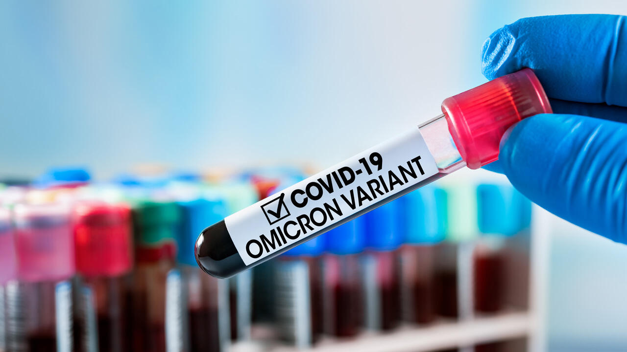 Bei der Corona-Variante Omikron gibt es einige neu beobachtete Symptome. Bei der Corona-Variante Omikron gibt es einige neu beobachtete Symptome.