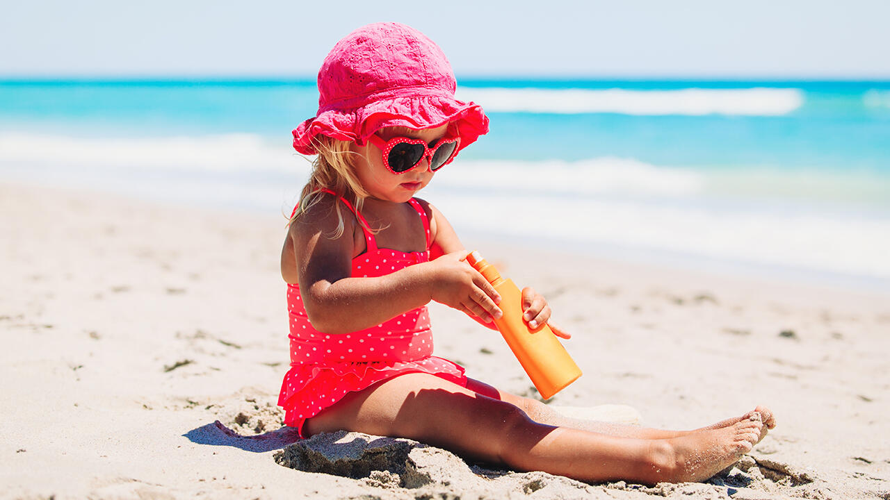 Sonnencreme für Babys und Kinder im Test: Welche Marken überzeugen? 