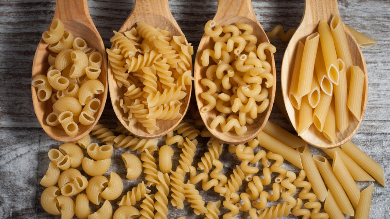 Egal, welche Pasta-Sorte Sie zubereiten: Nudeln müssen beim Kochen in ausreichend Wasser schwimmen können. Egal, welche Pasta-Sorte Sie zubereiten: Nudeln müssen beim Kochen in ausreichend Wasser schwimmen können.