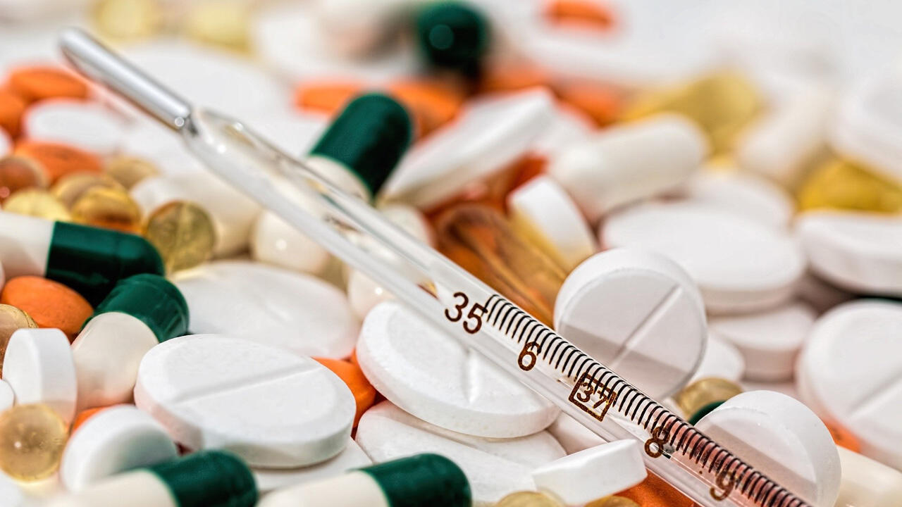 Überprüfen Sie Ihre Reiseapotheke vor jeder Reise auf Vollständigkeit und Haltbarkeit der Inhalte. Überprüfen Sie Ihre Reiseapotheke vor jeder Reise auf Vollständigkeit und Haltbarkeit der Inhalte.