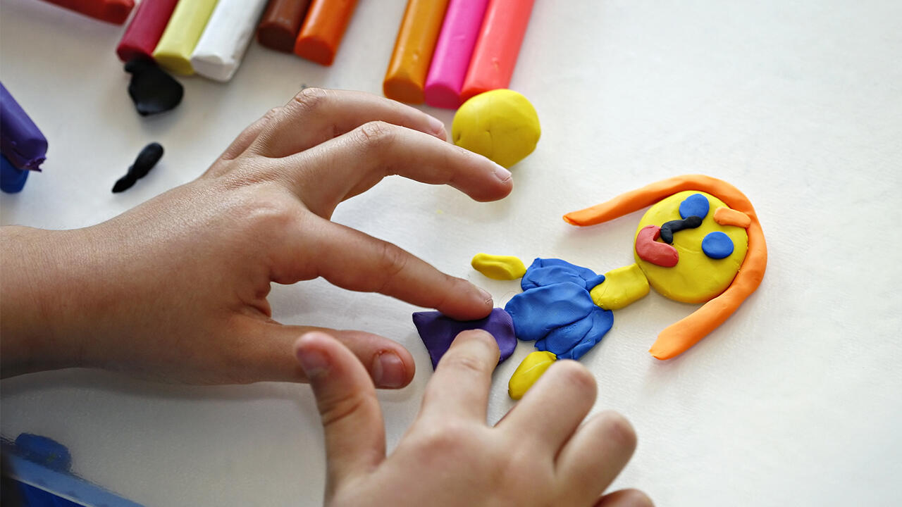 Der Kinderkneten-Test zeigt: Einige Knetmassen haben Probleme mit Mineralöl, Bor und Formaldehyd.