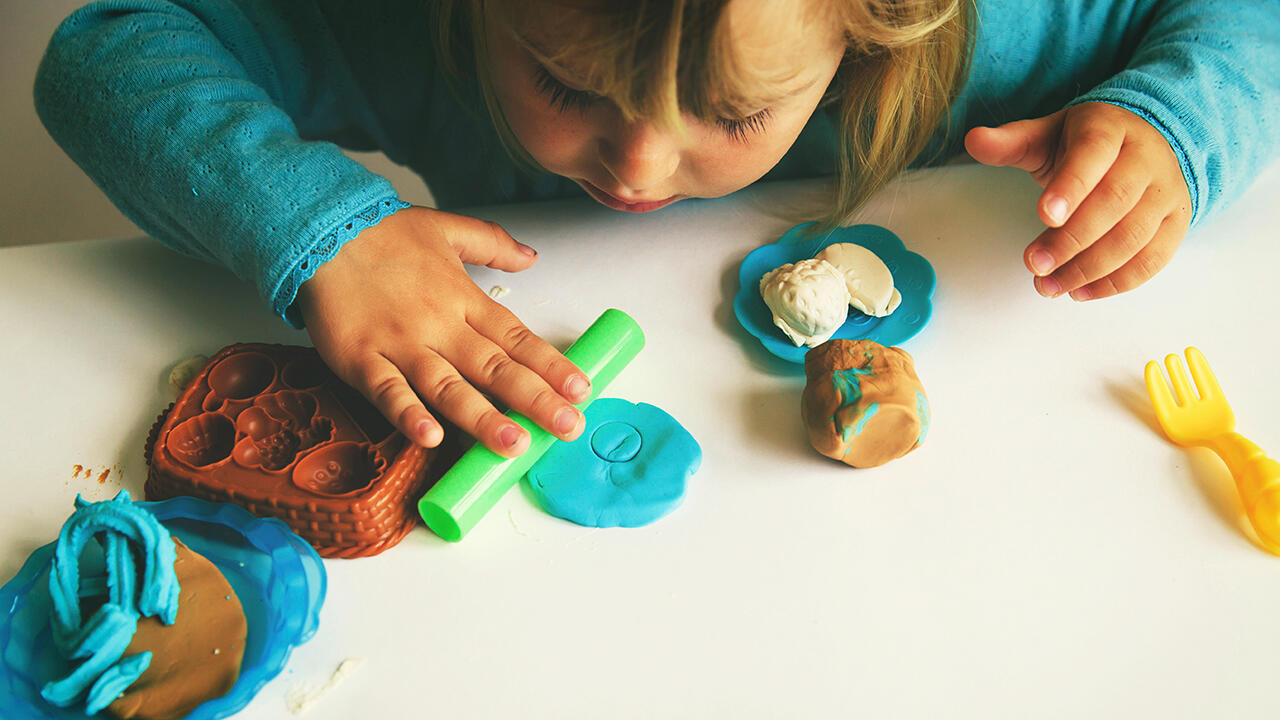 Kinderknete im Test: Wir können nur ein Viertel der Knetmassen mit "sehr gut" empfehlen.