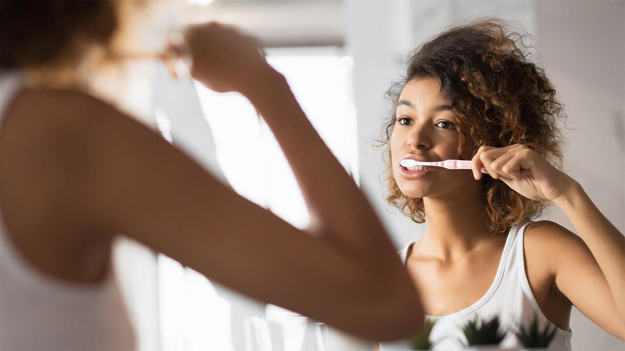Die häufigsten Fehler beim Zähneputzen: So kann man sie vermeiden