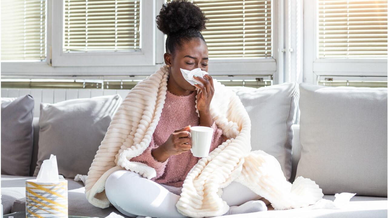 Hausmittel bei Erkältung: 8 Tipps gegen Schnupfen, Halsschmerzen & Husten