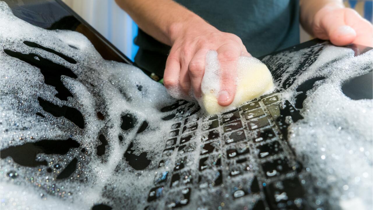 7 Fehler, die fast jeder beim Putzen und Saugen macht 