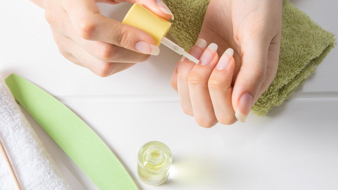 Pflegendes Nagelöl selber machen: Ein einfaches Rezept