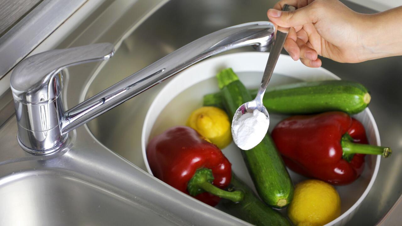 Obst mit Natron waschen: Ist das wirklich sinnvoll?