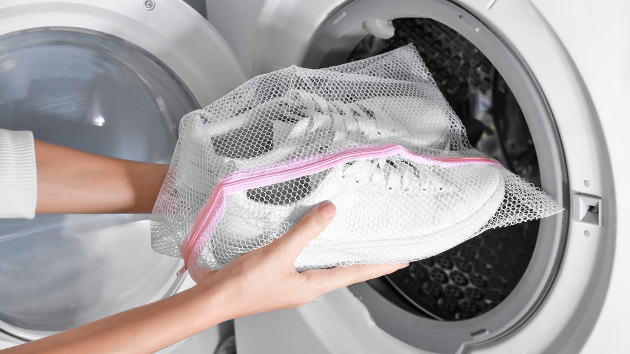 Schuhe waschen: Welche Schuhe in die Waschmaschine dürfen