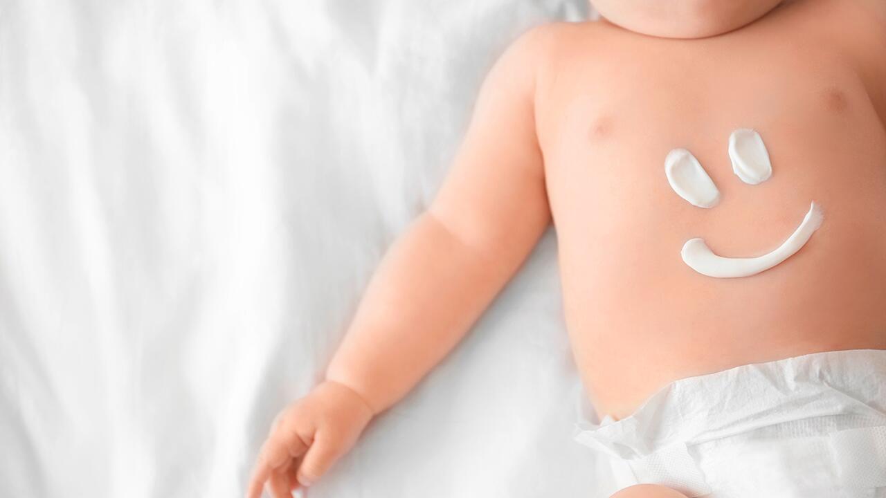 Wundschutzcreme im Test: Mineralöl hat auf Babyhaut nichts zu suchen