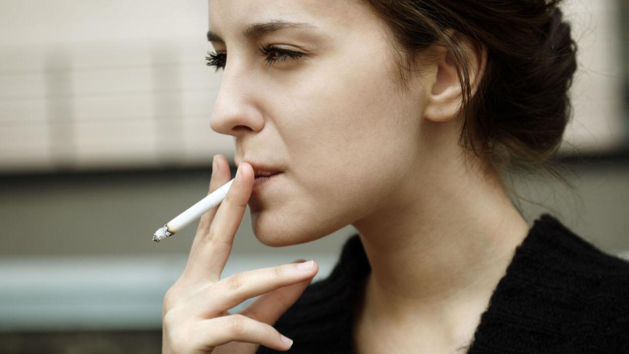 Was Rauchen täglich kostet: in Euro, Lebenszeit, CO₂ und Glück