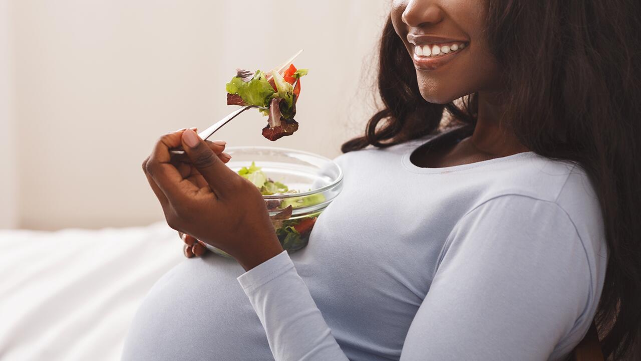 Ernährung in der Schwangerschaft: Das braucht der Körper jetzt
