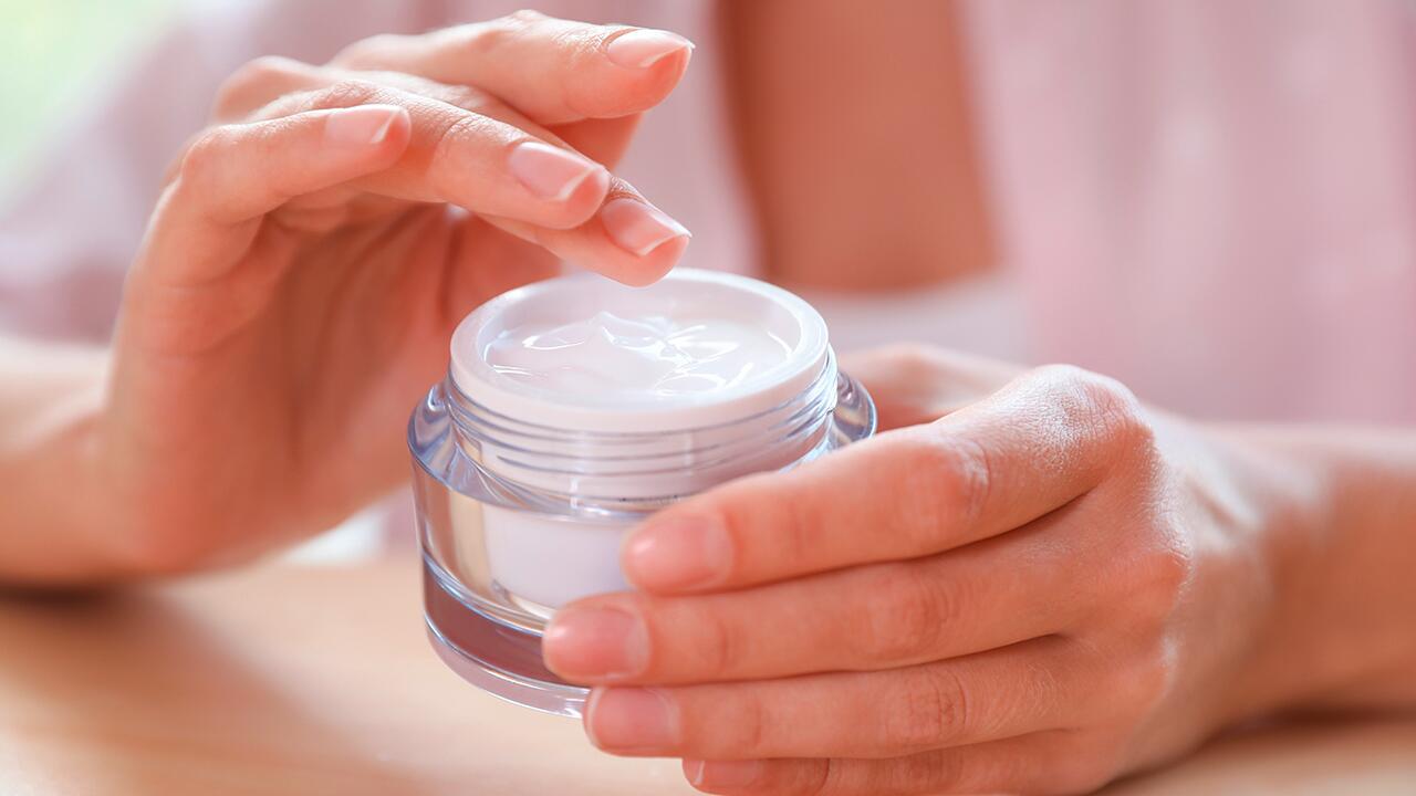 Bedenkliche Inhaltsstoffe in Kosmetik: Bei welchen Stoffen man genauer hinschauen sollte