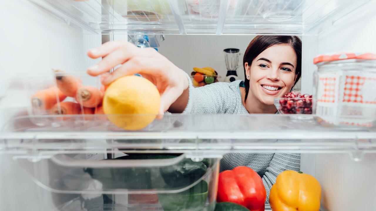 Kühlschrank-Temperatur korrekt einstellen: Lebensmittel schonen und Energie sparen