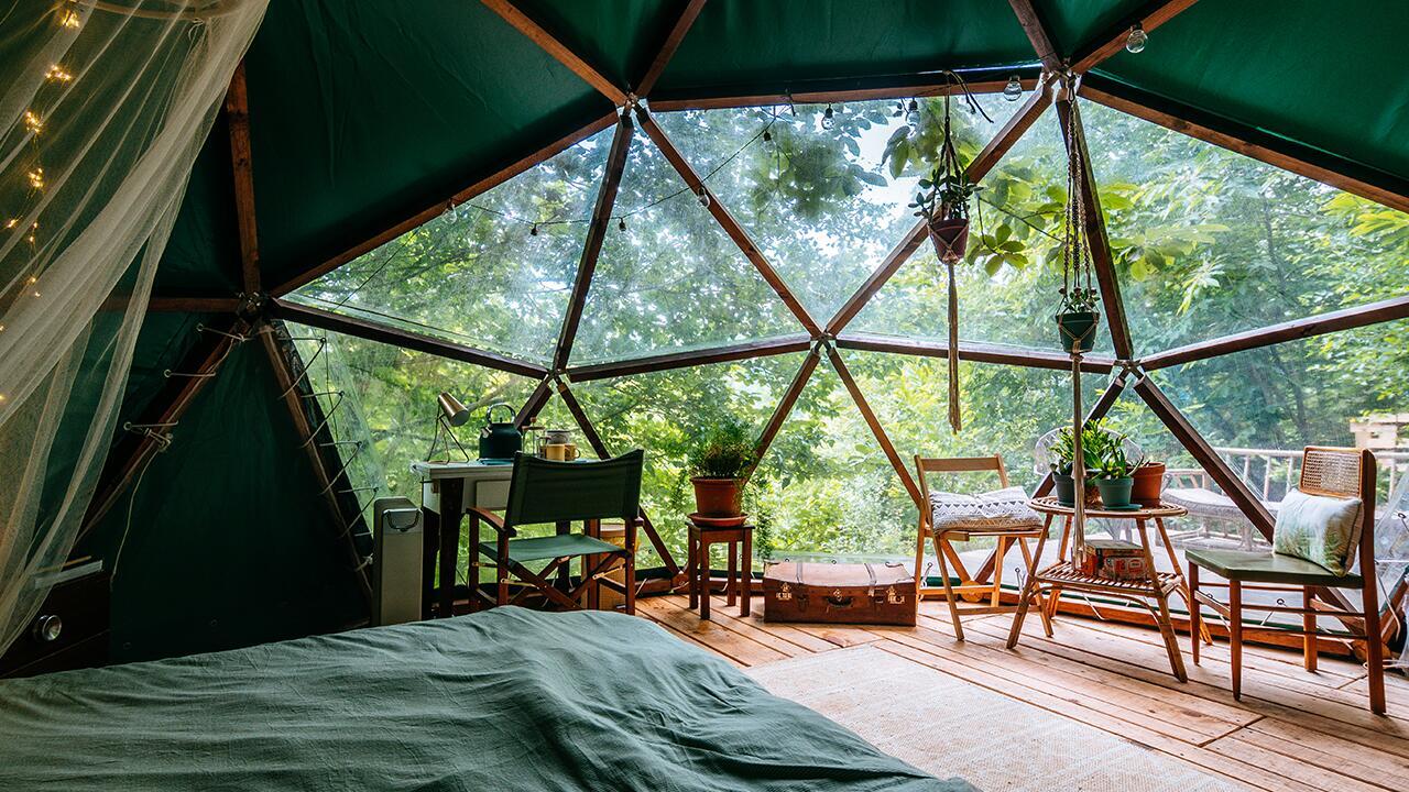 Glamping in Deutschland: Urlaub in Baumhaus, Jurte & Co.