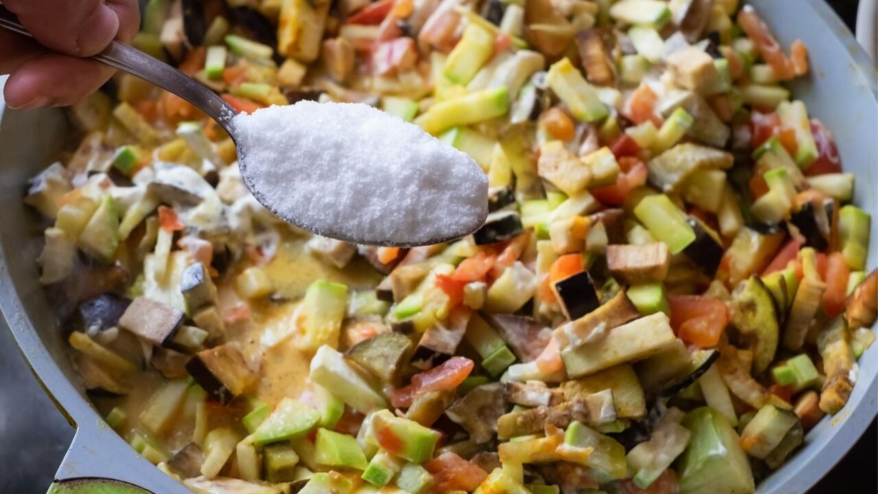 Essen versalzen: 5 Tipps, um versalzenes Essen zu retten