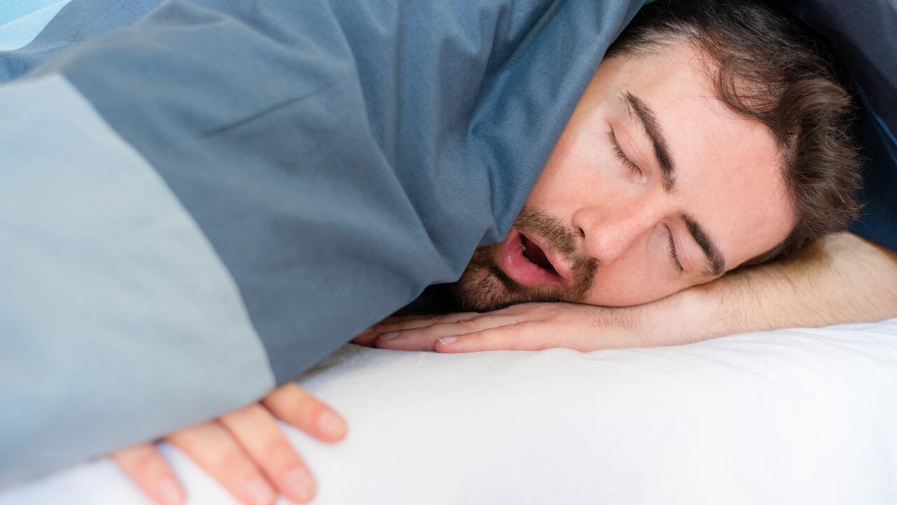 Neue Studie zu Schlafapnoe: Aktivität beugt nächtlichen Atemaussetzern vor