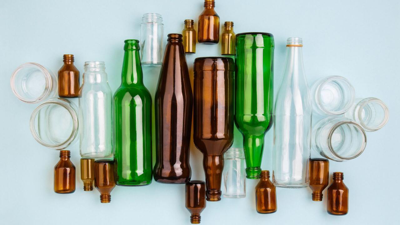 Muss man Altglas ausspülen, bevor man es wegwirft?