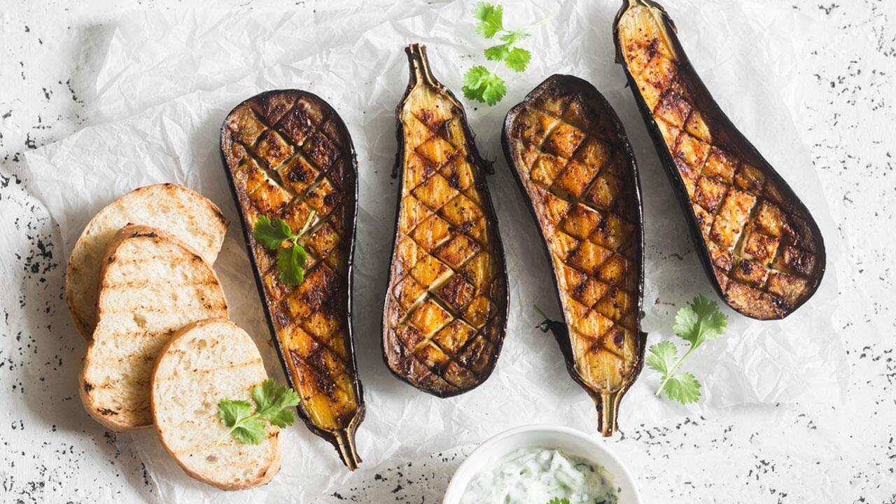 Gebackene Aubergine: So lecker haben Sie die Eierpflanze noch nicht gegessen