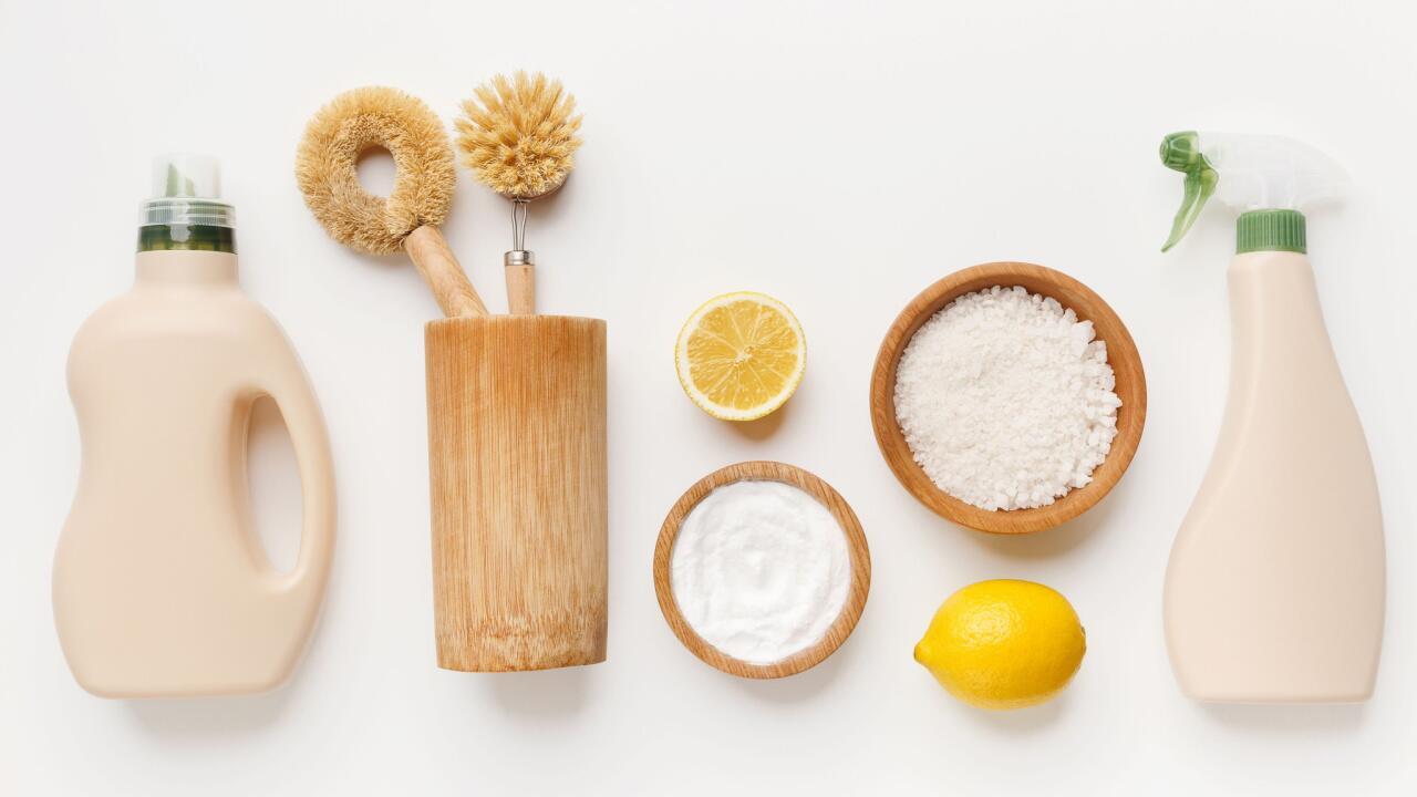 Putzmittel selber machen – aus Hausmitteln wie Essig, Zitronensäure, Soda & Natron Putzmittel selber machen – aus Hausmitteln wie Essig, Zitronensäure, Soda & Natron