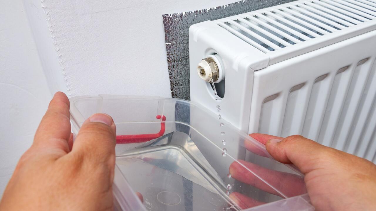 Wichtige Aufgabe für den Herbst: Heizung entlüften – und damit Energie sparen