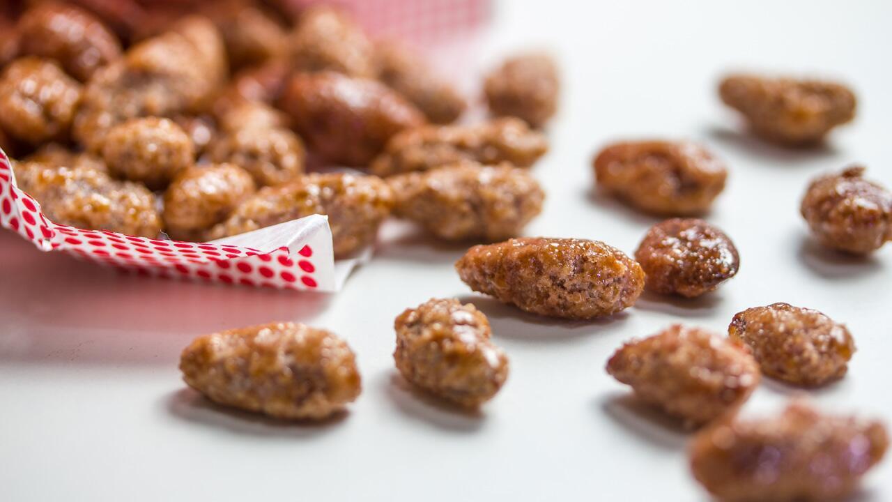 Gebrannte Mandeln selber machen: So gelingt die Weihnachtsüßigkeit