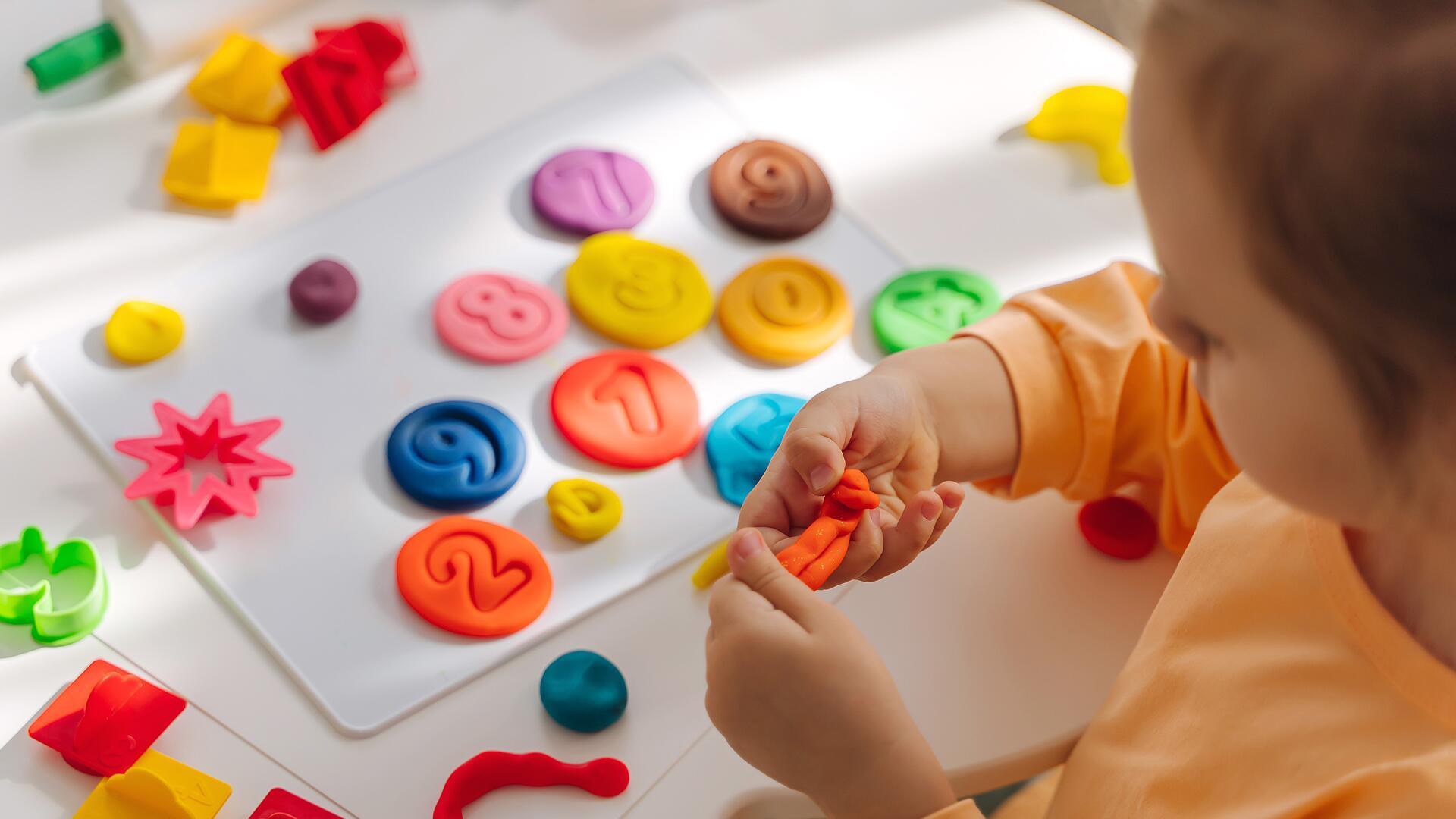 Kinderknete im Test: 5 von 22 Kneten mit Bestnote Kinderknete im Test: 5 von 22 Kneten mit Bestnote