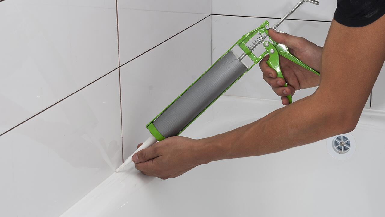 Sanitär-Silikon: Nur eine Fugenmasse bekommt Bestnote im Test Sanitär-Silikon: Nur eine Fugenmasse bekommt Bestnote im Test