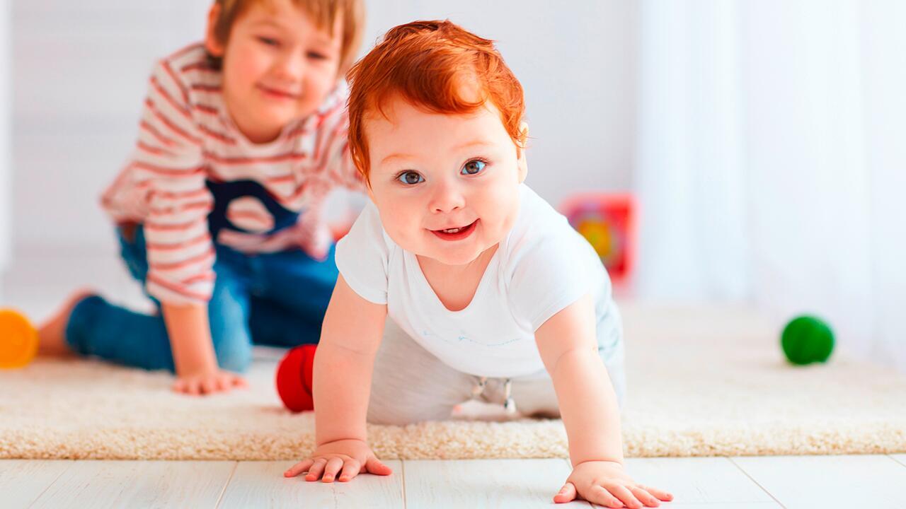 Krabbelschuhe im Test: Schadstoffe in jedem zweiten Schuh