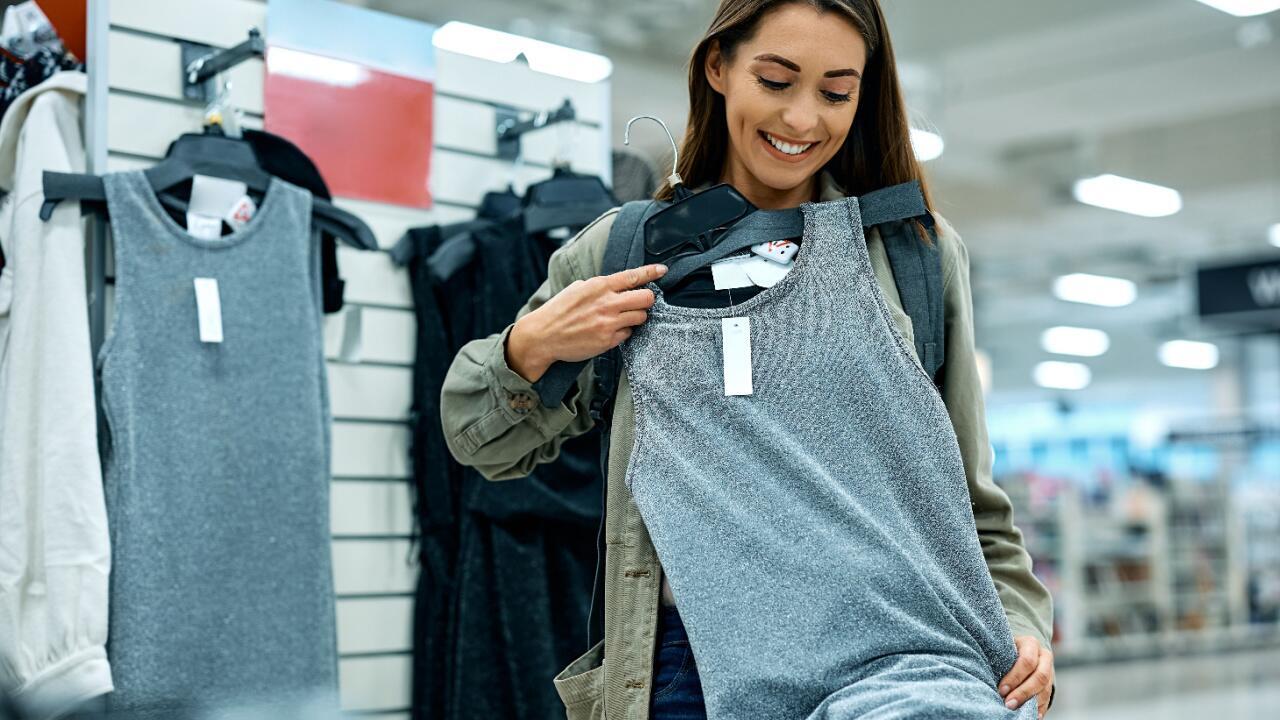 Neue Kleidung waschen: Muss man Klamotten vor dem Tragen waschen? Neue Kleidung waschen: Muss man Klamotten vor dem Tragen waschen?