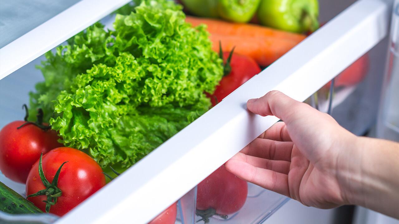 Sommerhitze: So räumen Sie den Kühlschrank richtig ein
