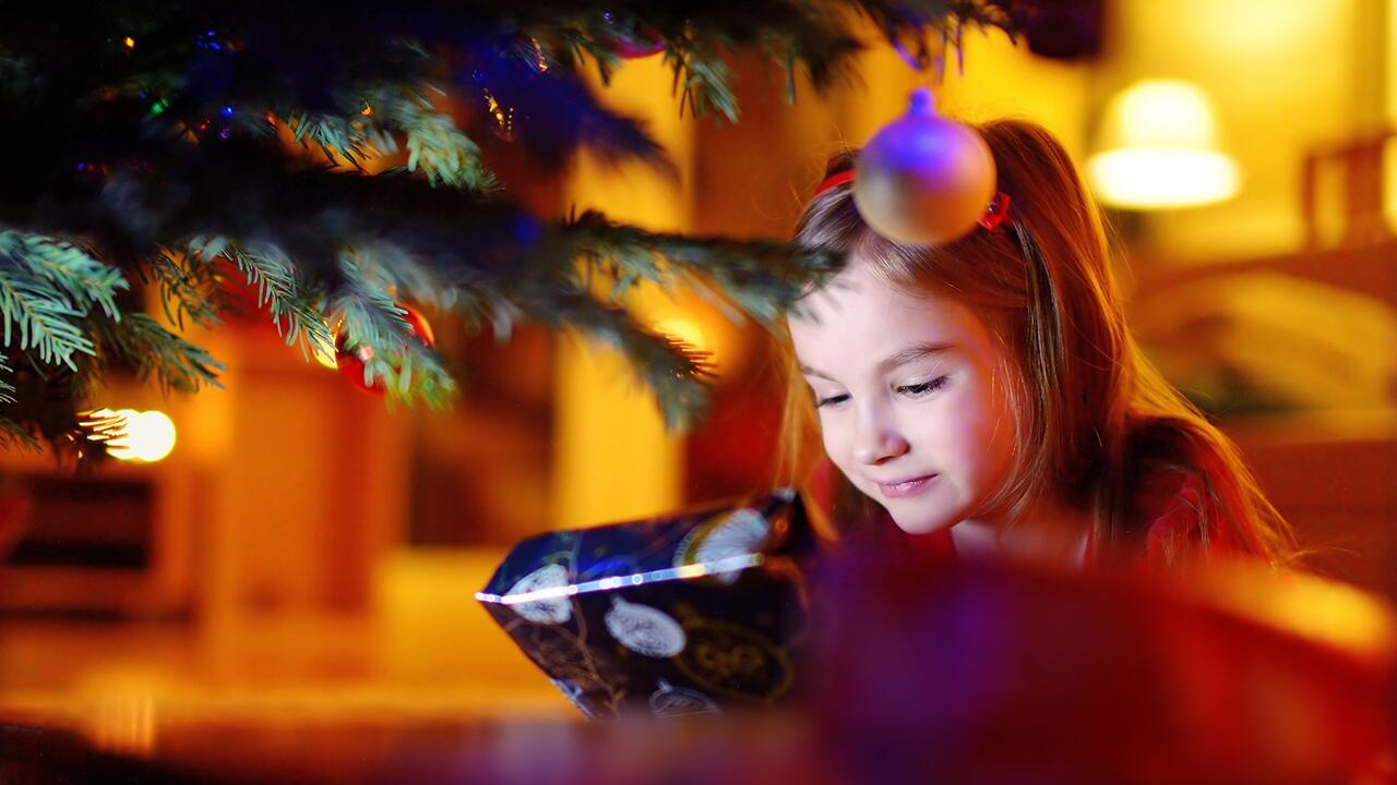 Hirnforscher G. Hüther: "Glückliche Kinder brauchen keine materiellen Geschenke"