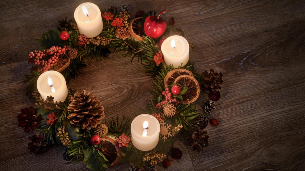 Mit diesen Tipps bleibt der Adventskranz länger frisch