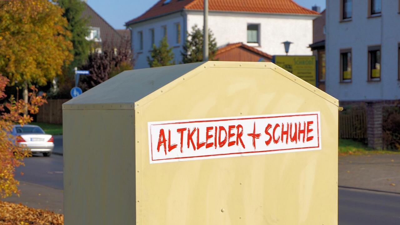 Kleidung sinnvoll spenden: Altkleider-Container oder Kleiderspende?