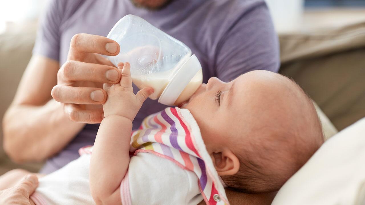 Babyflaschen sterilisieren: Das sind die besten Methoden